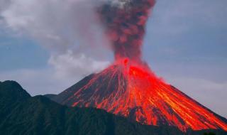 富士山形成时间 日本富士山爆发时间